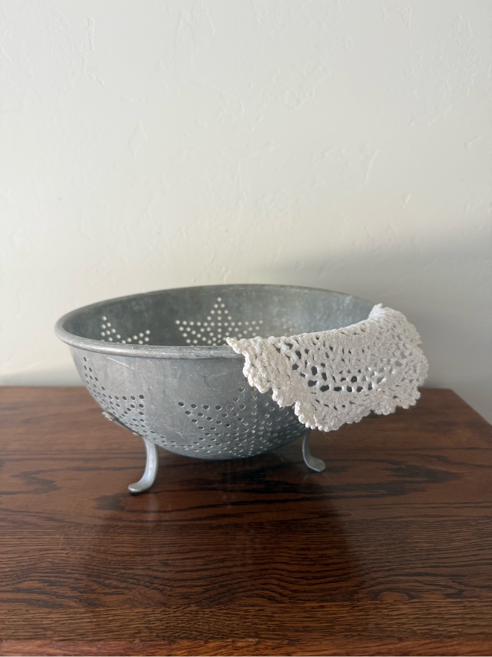 Vintage Metal Colander with Star Design & Legs – Farmhouse Decor
